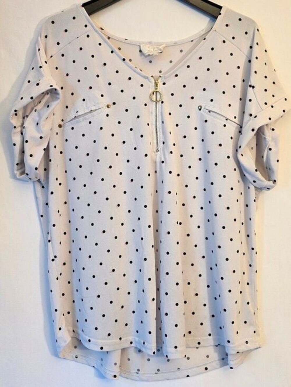 Polka Dot V-Neck Short Sleeve Top w/ Zip BW